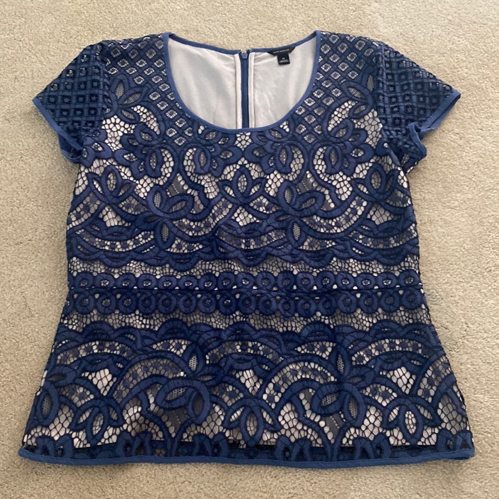 Ann Taylor sz M blue lace detail top.